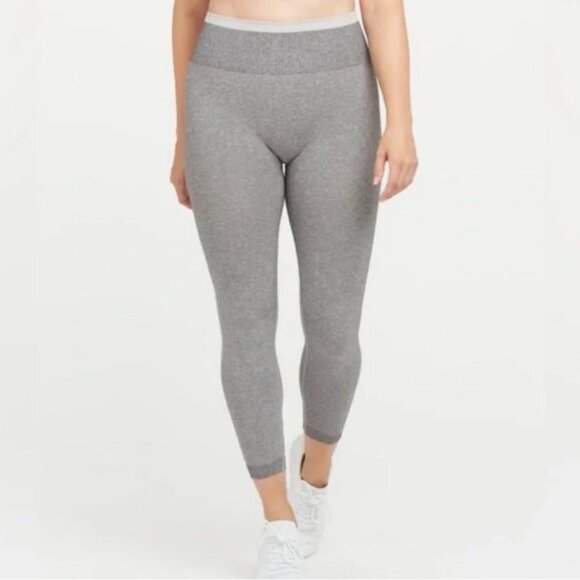 NWT SPANX Spacedye Cloudy Grey Seamless Sculpt Legging 50285R Size M - Picture 1 of 14